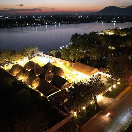 Sea Sand Resort Kampot Buitenkant foto