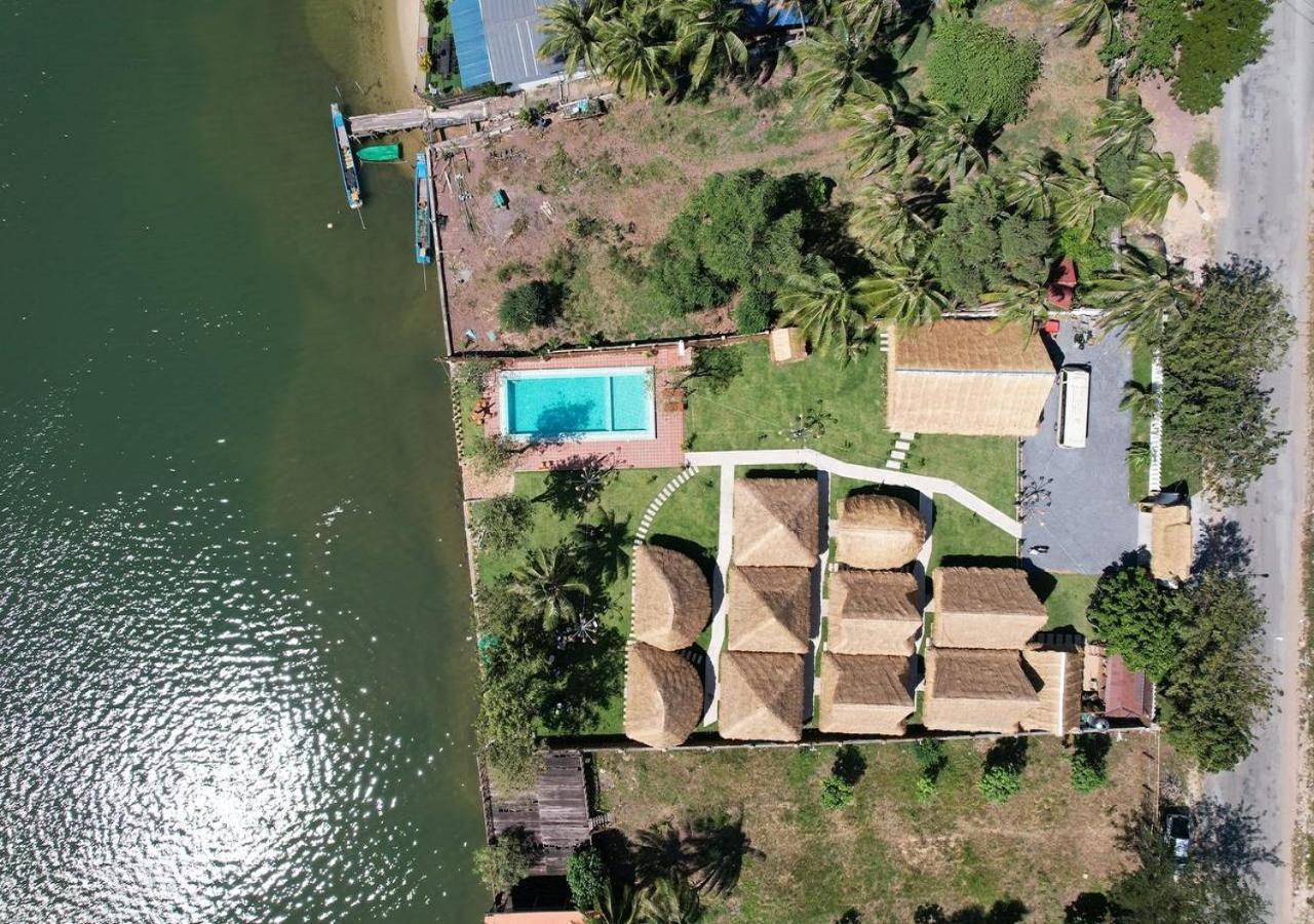Sea Sand Resort Kampot Buitenkant foto